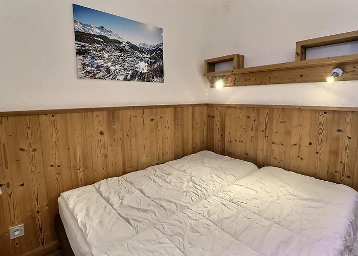 2 Pieces + Cabine, Skis Aux Pieds - Fr-1-182a-7 Куршавель