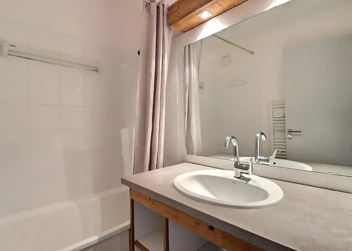 Apartment 2 Pieces + Cabine, Skis Aux Pieds - Fr-1-182a-7 Courchevel